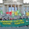 Protest gegen Fracking vor dem Reichstag | 7.5.2015